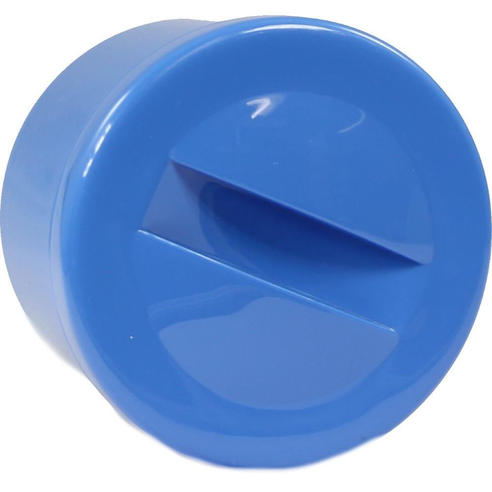 Blauer, runder Plastikdeckel mit schr&auml;gem Griff in der Mitte.
